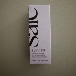 NWT Saie Mini Sunvisor Radiant Moisturizing Face Sunscreen SPF 35